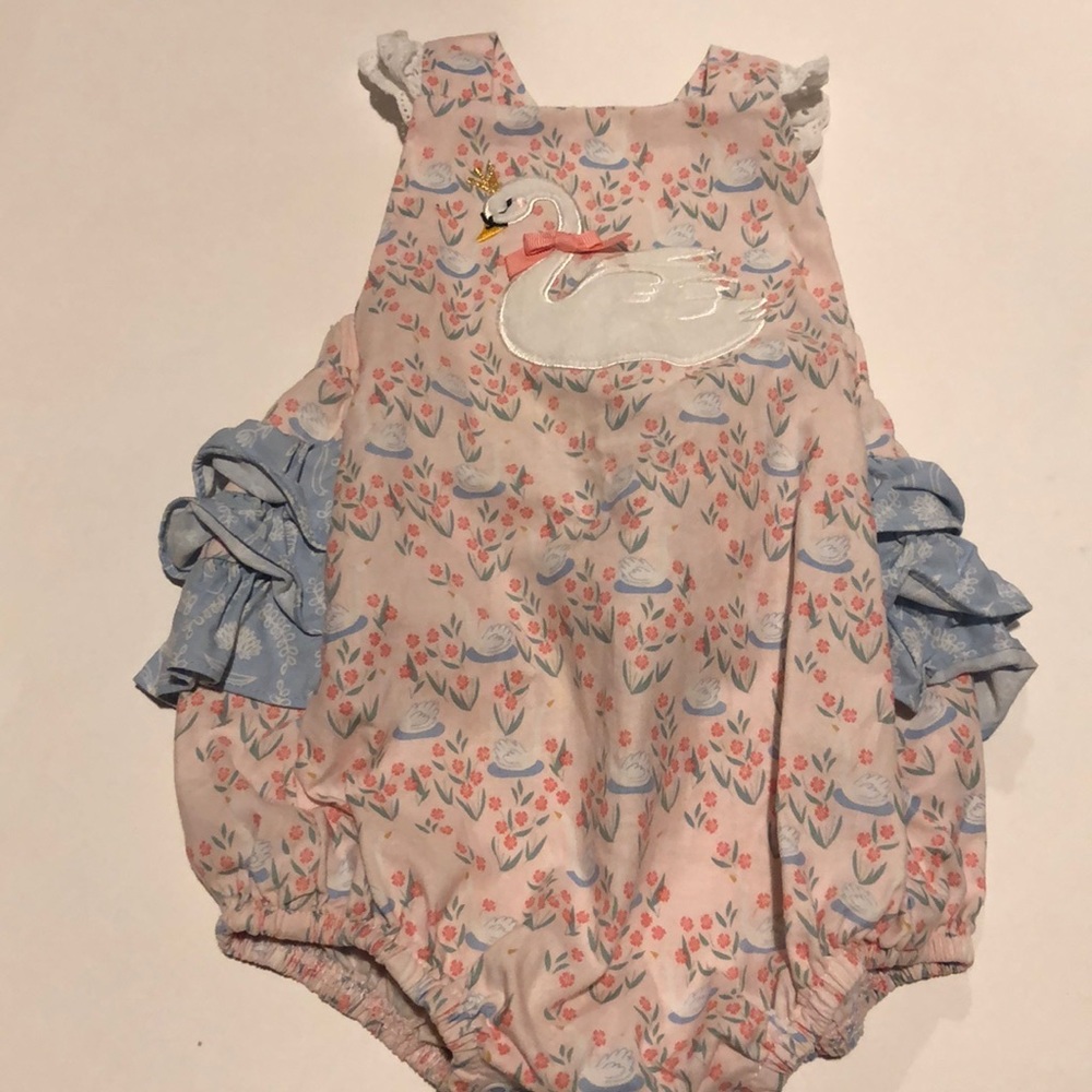 EUC Ricrac & Ruffles Pemberly Lake Swan Bubble!